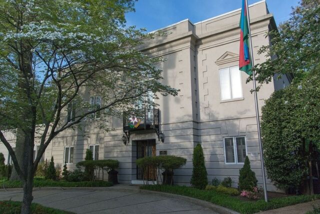 Un véhicule diplomatique de l'ambassade de l'Azerbaïdjan à Washington aurait été pris pour cible par une arme à feu. Cet État criminel serait-il rattrapé par ses crimes ou est-ce encore une manœuvre pour se victimiser auprès de l'occident ?